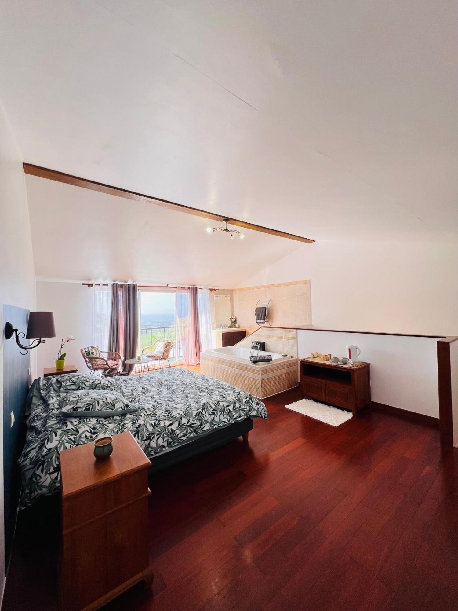 Apartament Chez Madame Fabienne Sainte-Suzanne Zewnętrze zdjęcie