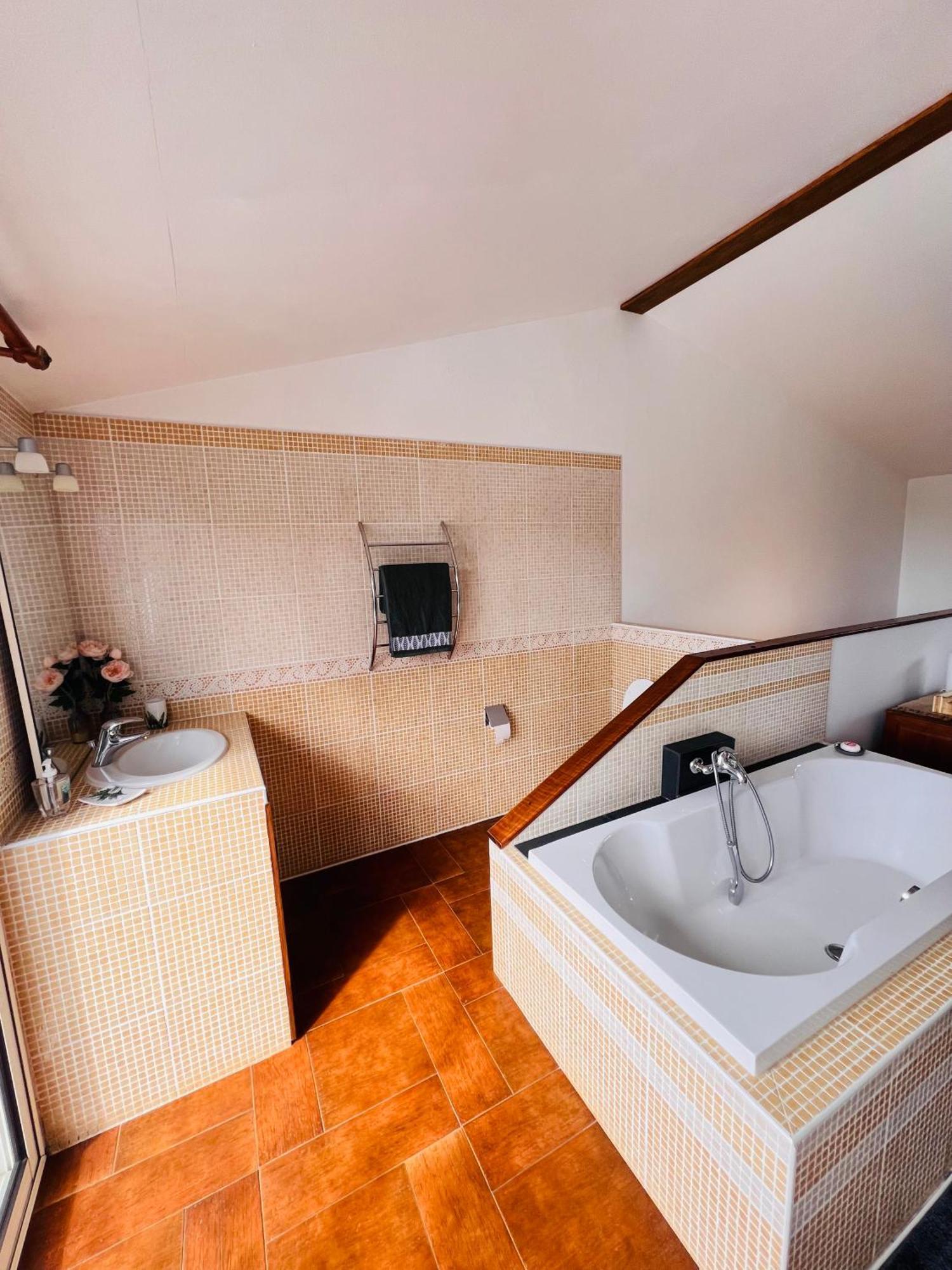 Apartament Chez Madame Fabienne Sainte-Suzanne Zewnętrze zdjęcie