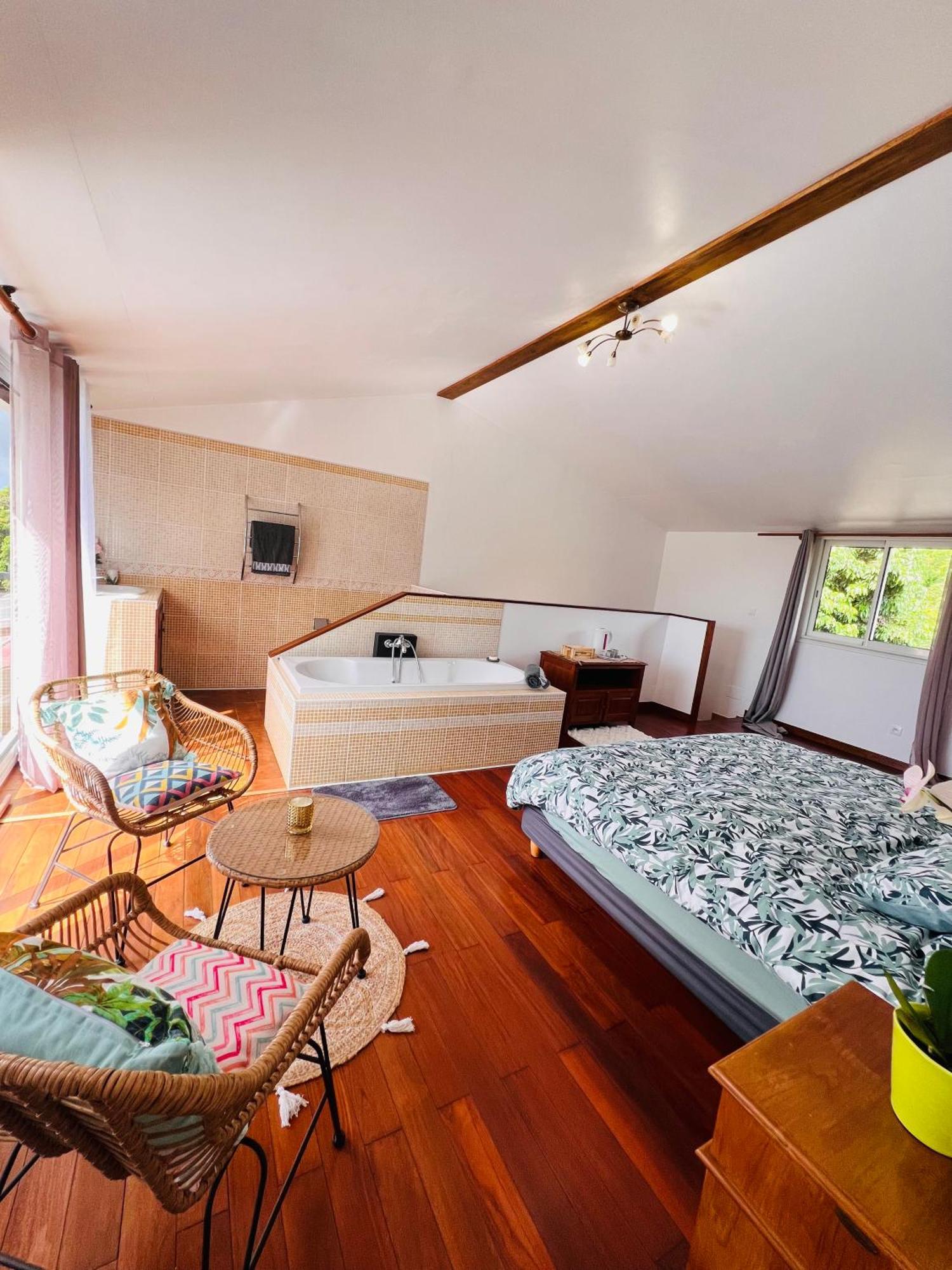 Apartament Chez Madame Fabienne Sainte-Suzanne Zewnętrze zdjęcie